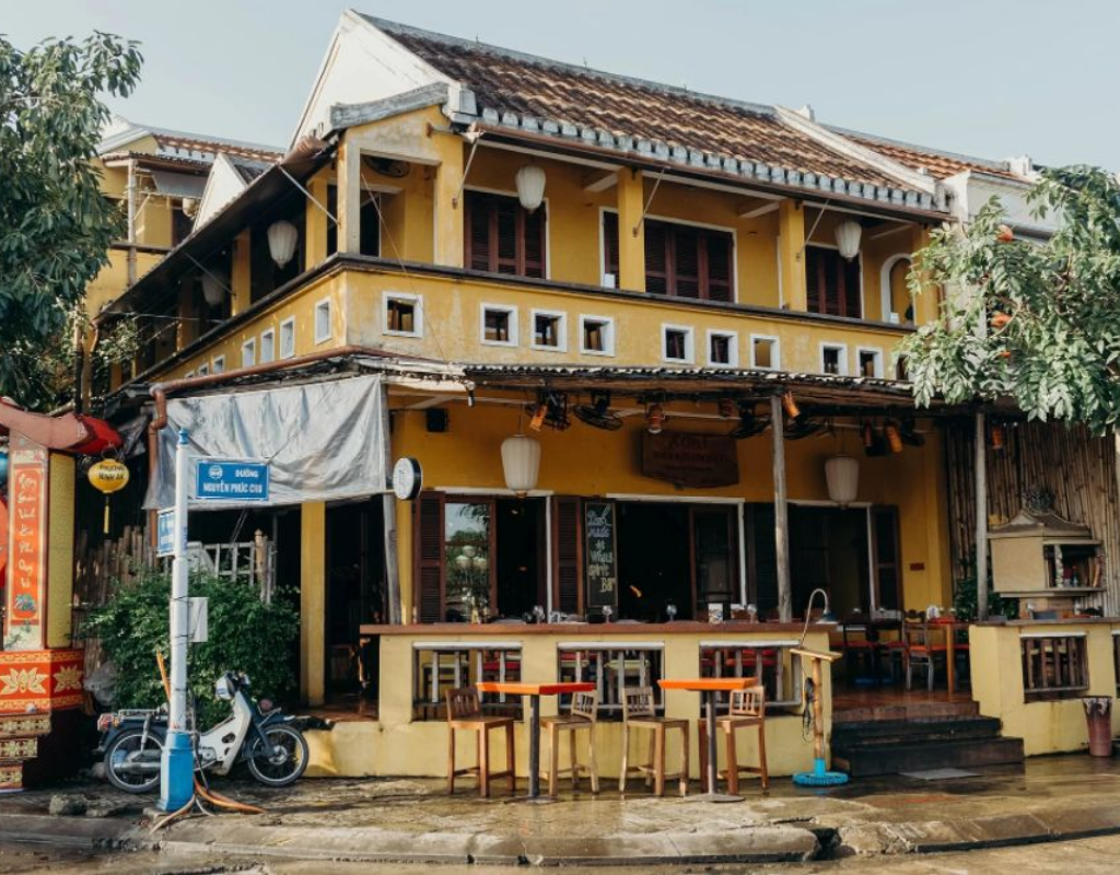 Located along the Hoai River, Mango Mango is a favorite destination for lovers of creative Vietnamese cuisine.