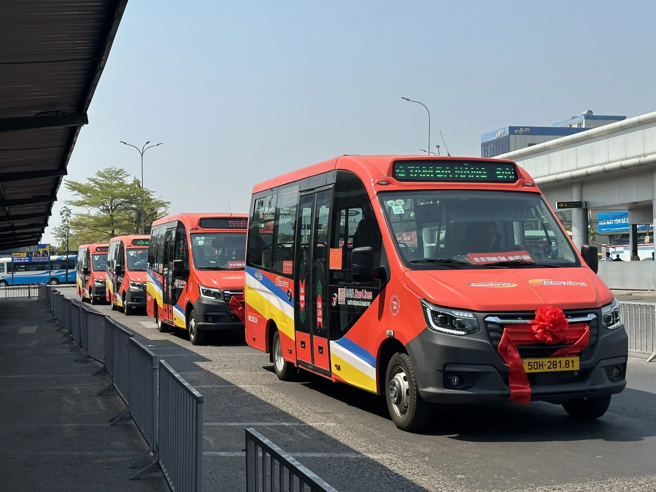 Autonomous electric buses