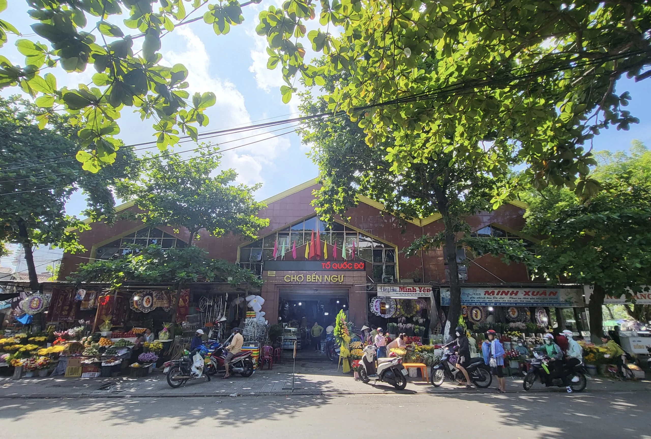 Ben Ngu Market: Where to Find the Freshest Ingredients