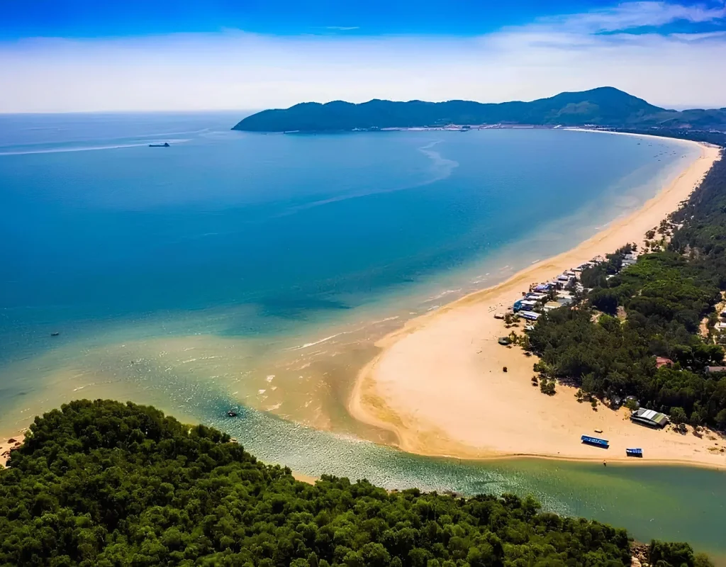 Why Is Canh Duong Beach So Popular Among Travelers?
