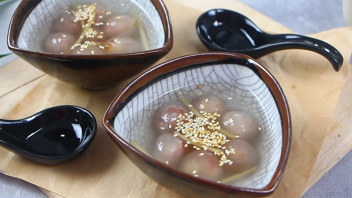 Che Bot Loc Boc Thit Quay (Tapioca Dumplings with Roasted Pork)