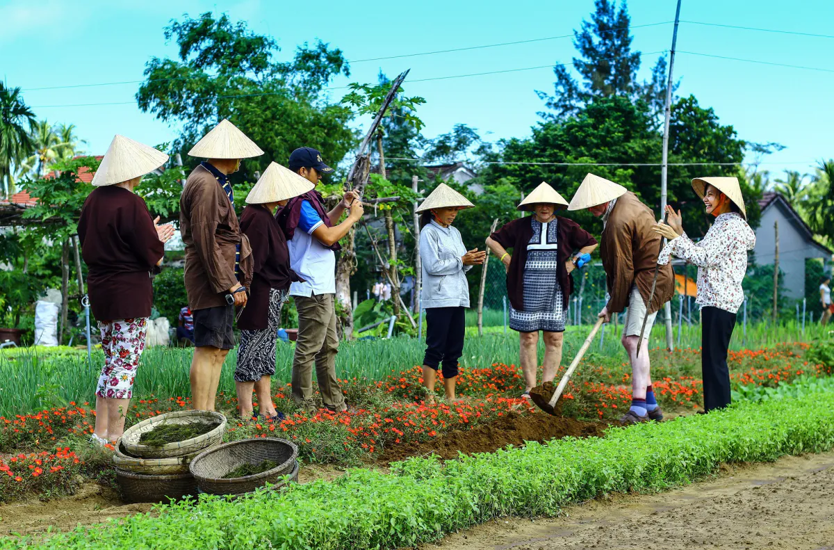 Experience the Daily Life of Local People