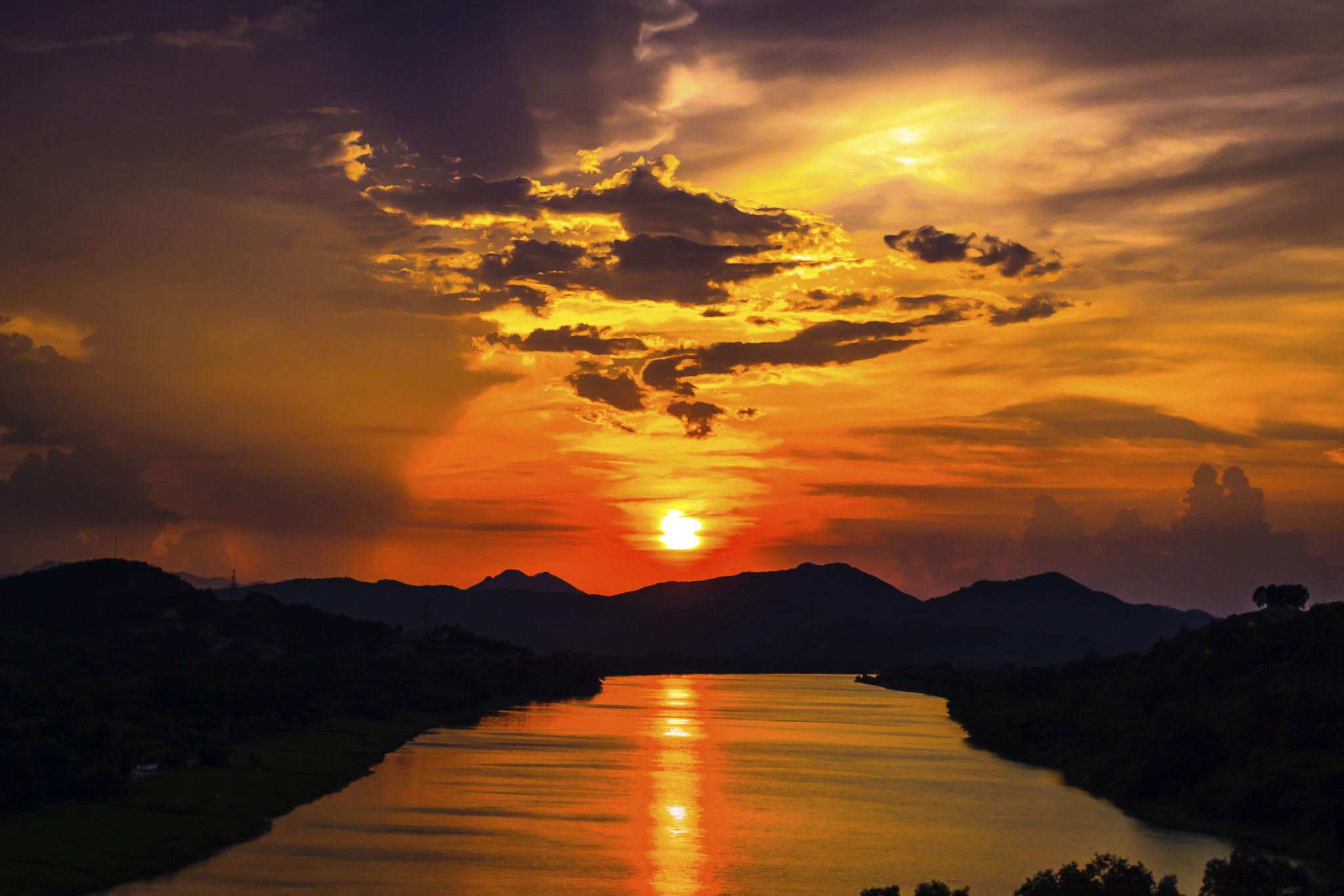 Vong Canh Hill: Hidden Sunset Spot In Hue
