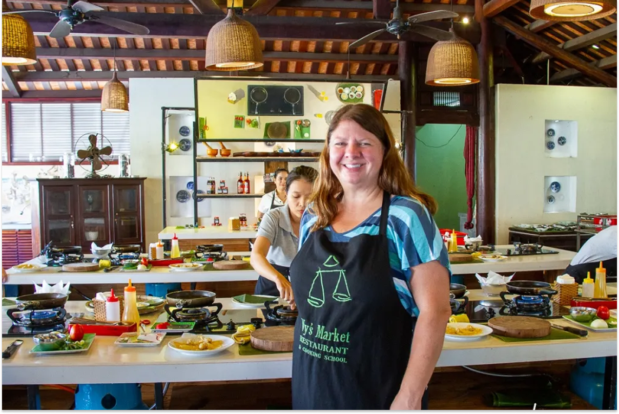 Travelers joining a beginner-friendly cooking class in Hoi An