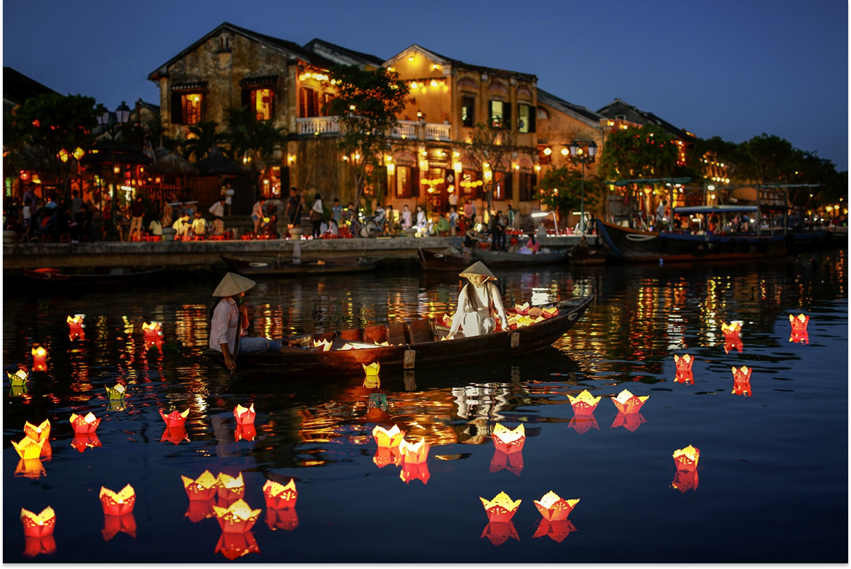 Lantern-lit evening view of Night Market on An Hoi Island in Hoi An
