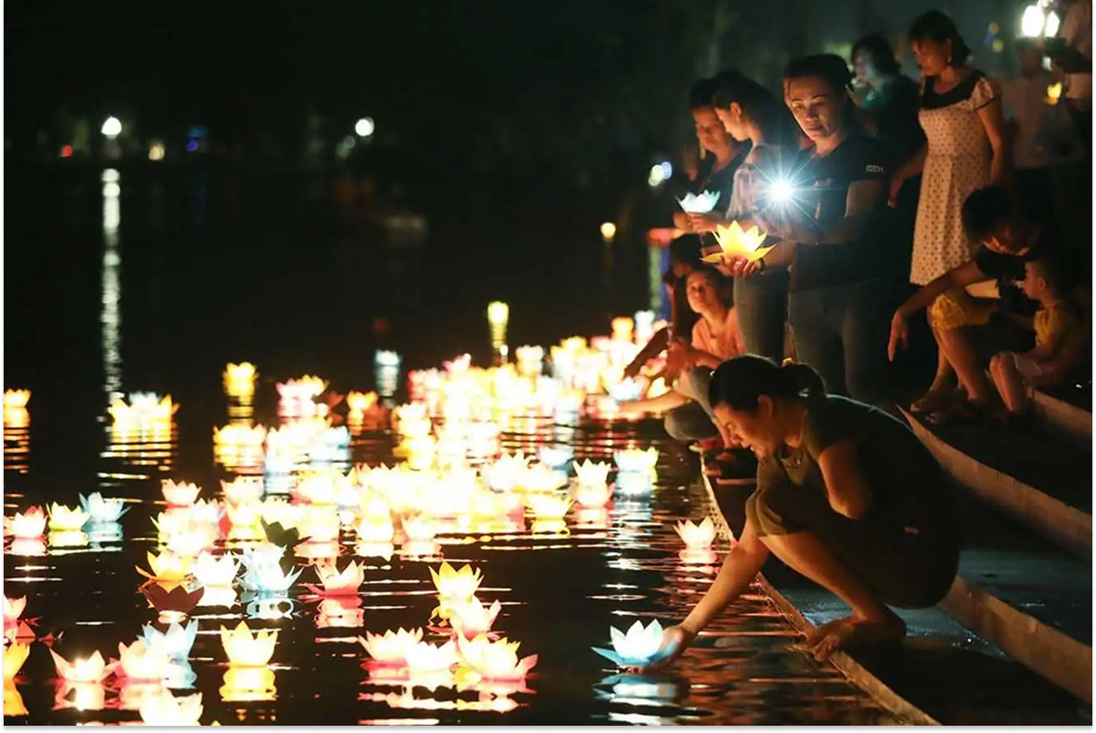 Lantern releasing experience on the river in Hoi An