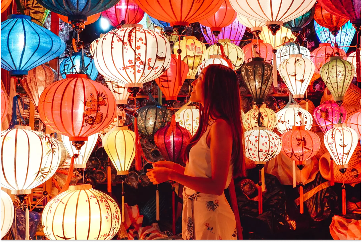Comfortable evening outfits for walking around Hoi An night market