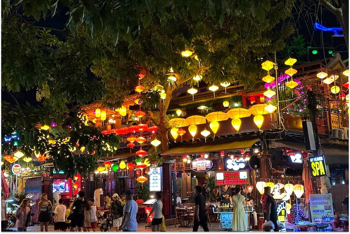 Travelers enjoying authentic local food experiences in Hoi An ancient town