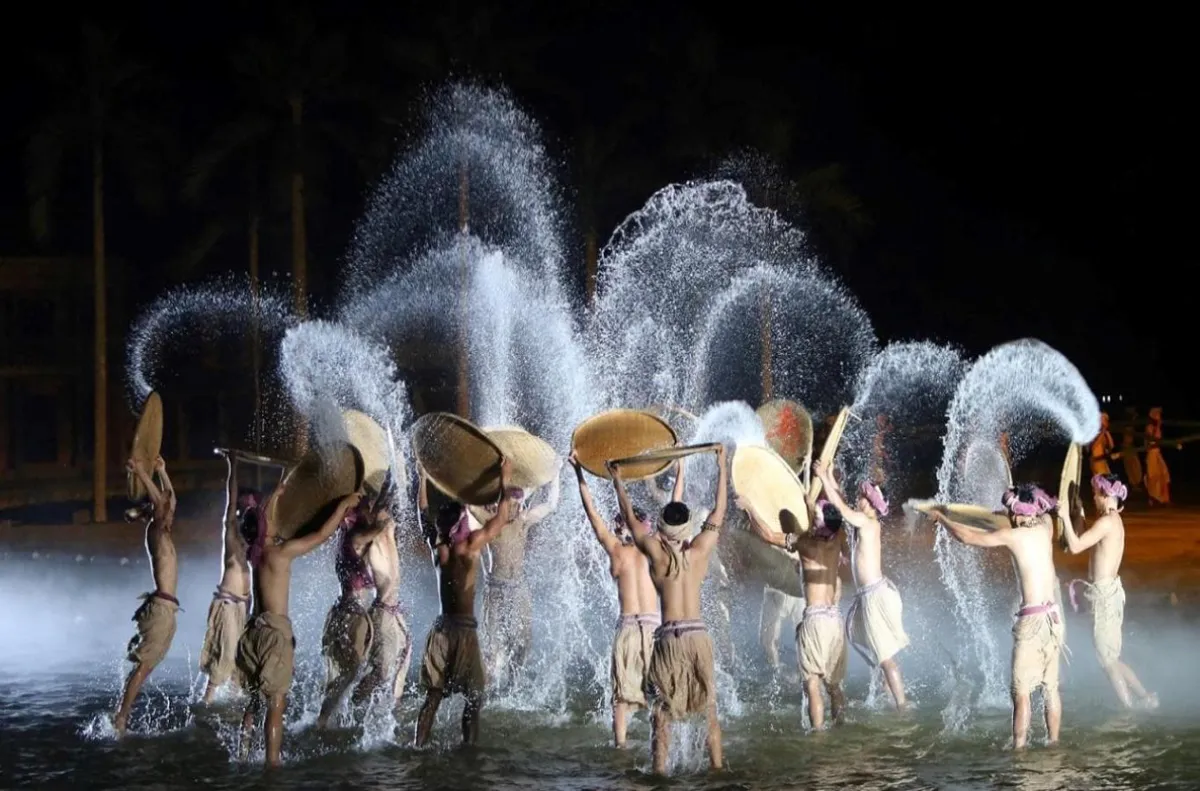 Hoi An Memories” Show - The heroic and romantic memories of Hoi An