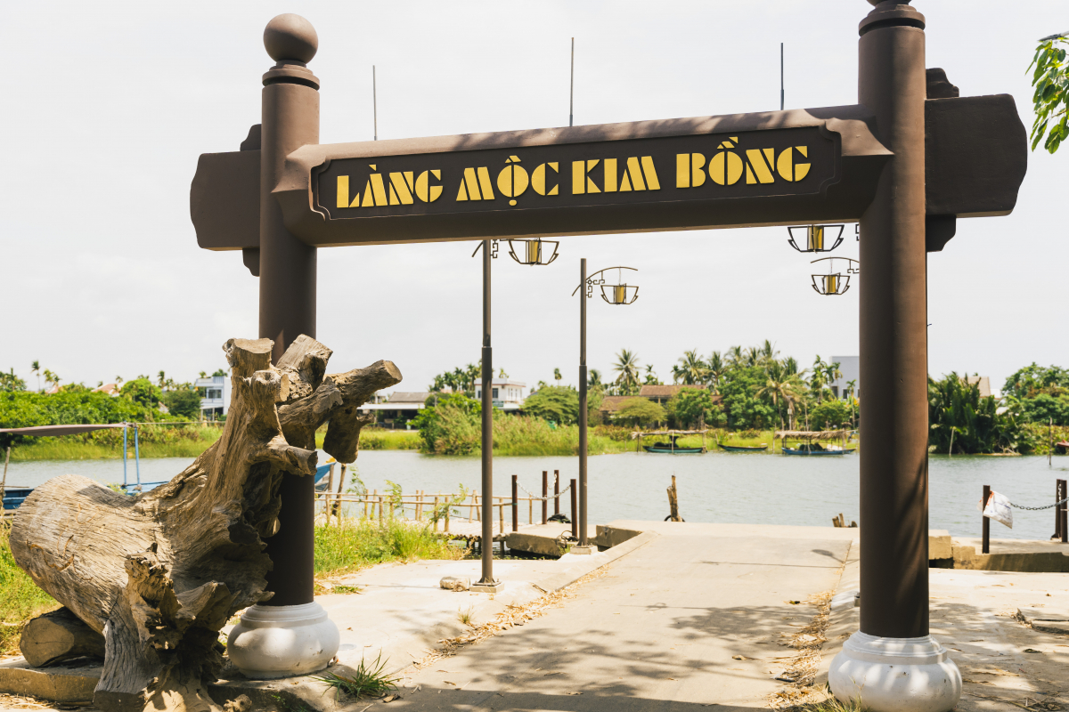 Kim Bong Carpentry Village: Artisan Heritage Tour
