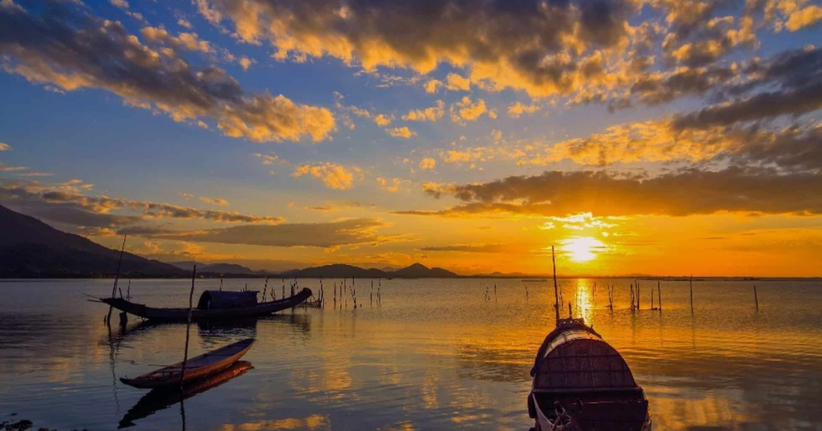 Tam Giang Lagoon - Complete Travel Guide for the Sunset View in Hue
