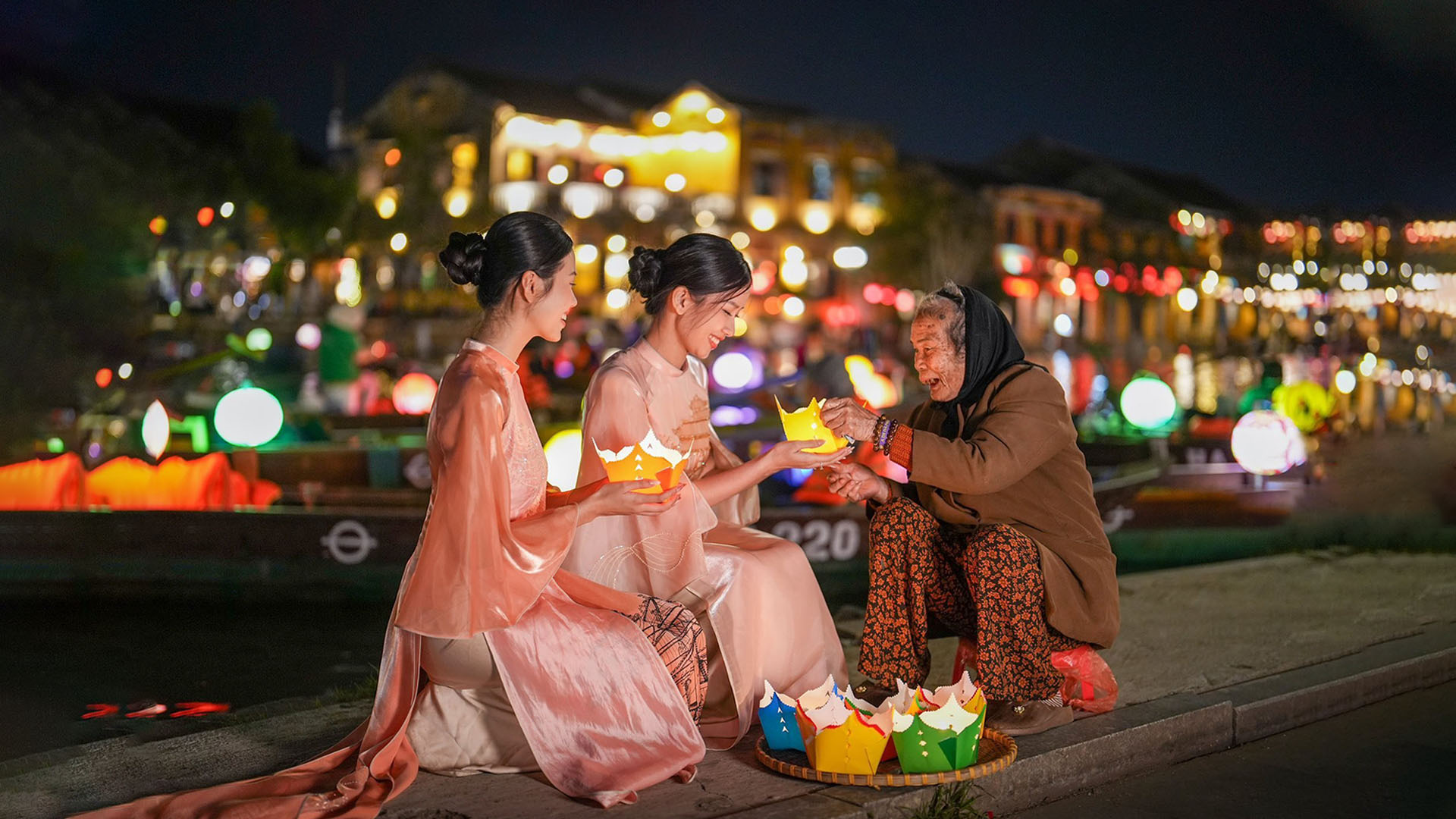 Lantern Boat Ride in Hoi An: Best Night Experience