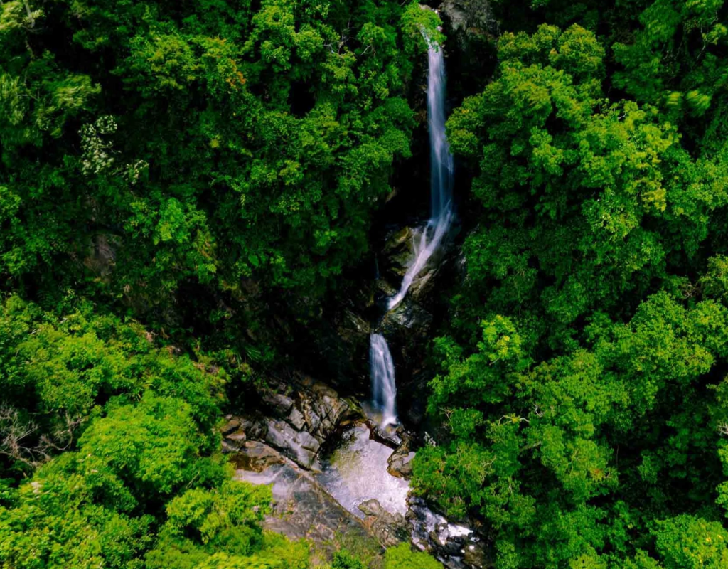 Why Is Anor Waterfall So Popular Among Young Travelers?
