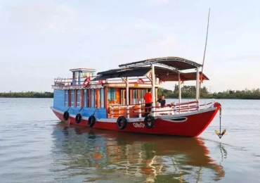 My Son Sunset Full Day Tour offers a peaceful boat trip along the scenic river, where guests can enjoy breathtaking sunset views and the tranquil beauty of Hoi An's countryside.