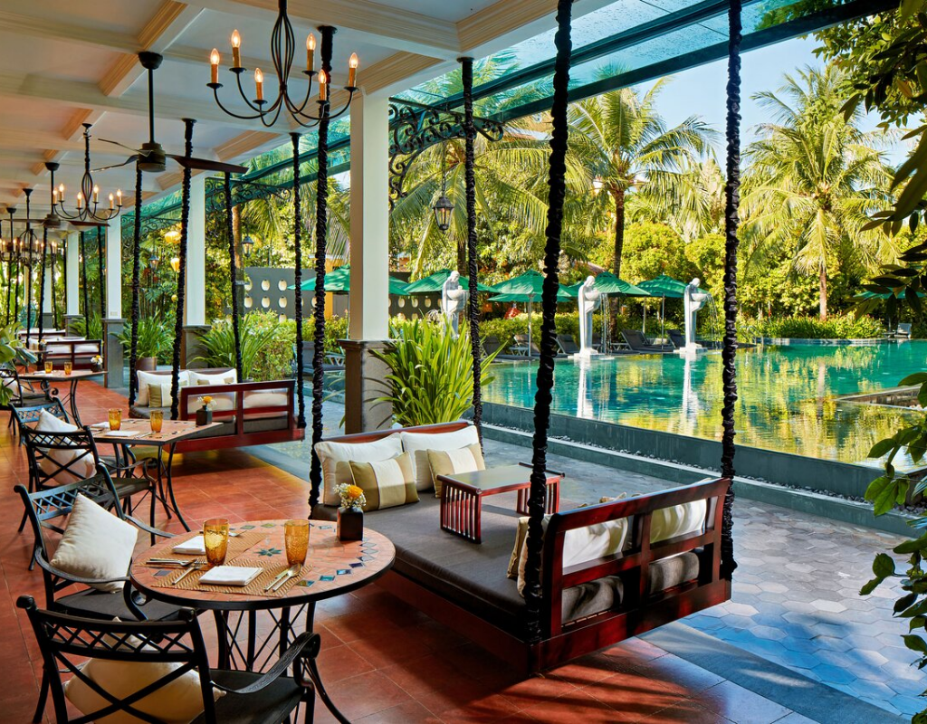 The Temple Restaurant & Lounge – A sophisticated restaurant offering an elegant fine dining experience.