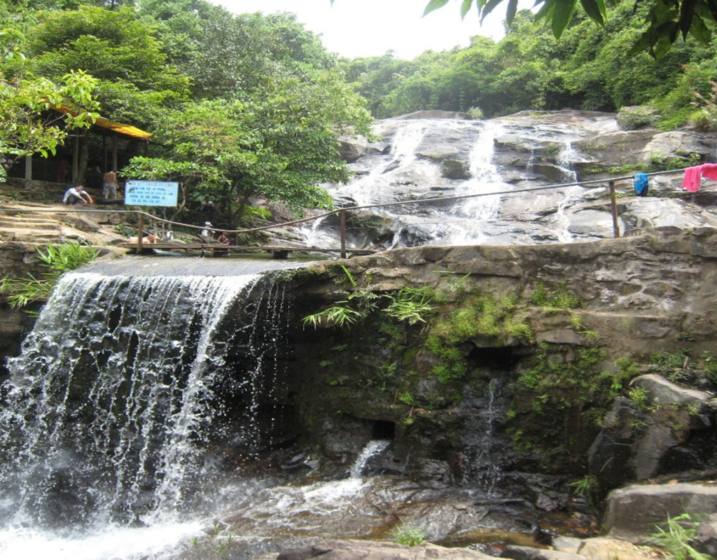 Nhi Ho Waterfall