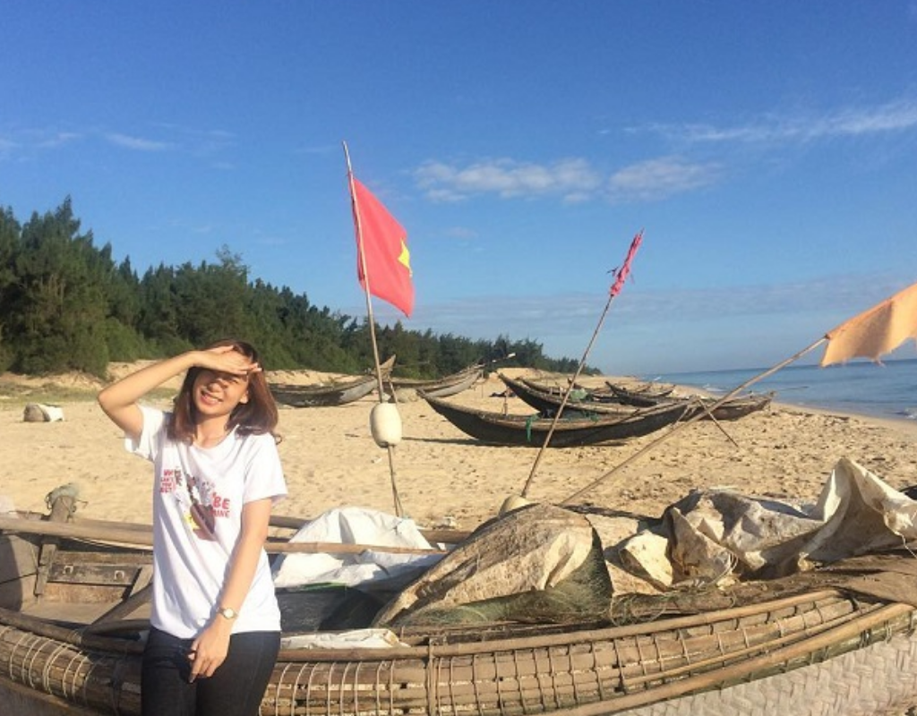 Best Things to Do at Vinh Thanh Hue Beach - Take Beautiful Beach Photos